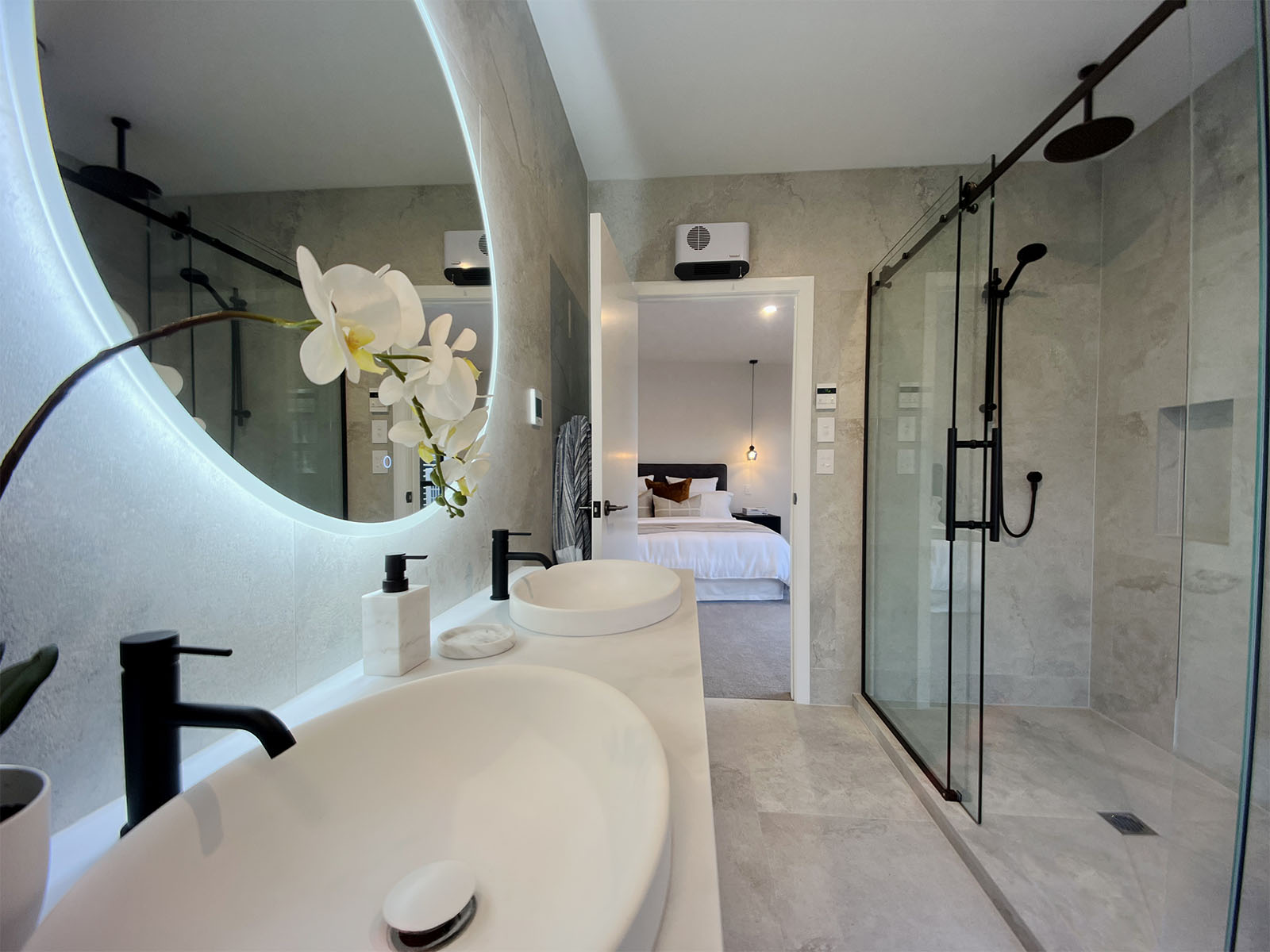 Rosslands Ave Ensuite 2